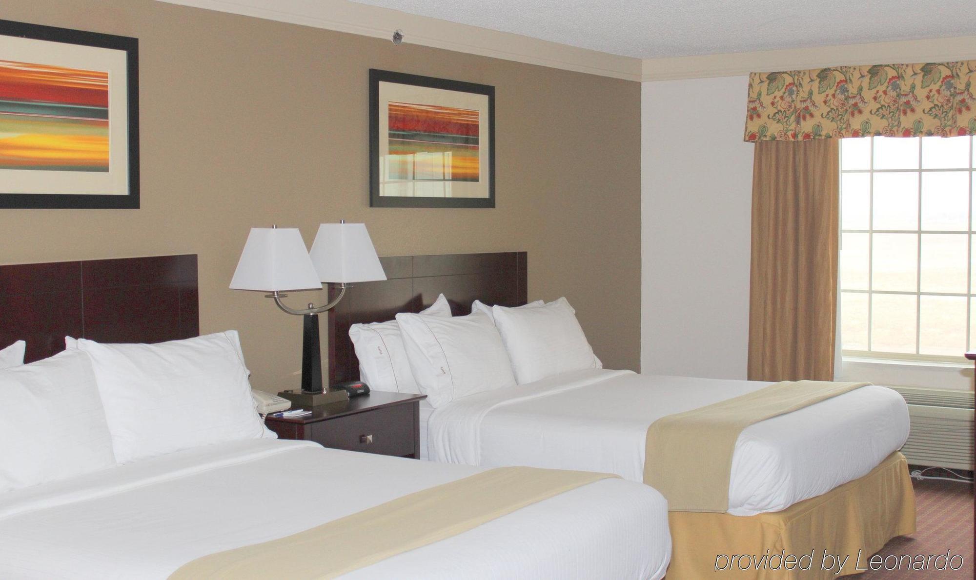 Holiday Inn Express Hotel & Suites Plainview By Ihg Exterior foto